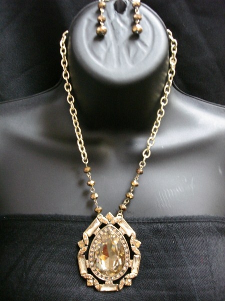 Crystal Stone Necklace Set in Gold